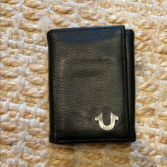 True Religion Black Key Card Holder with Horseshoe Emblem-tri-fold - Picture 1 of 10